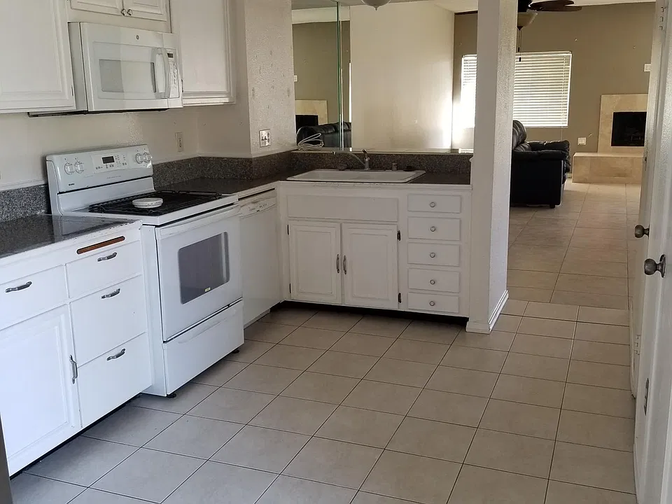 17823 Valle De Lobo Dr