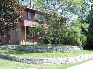 4070 Shoreline Dr, Robbinsdale, MN 55422