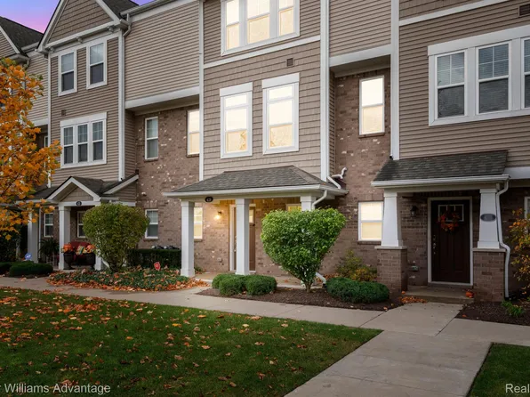 419 Wright St, Wixom, MI 48393