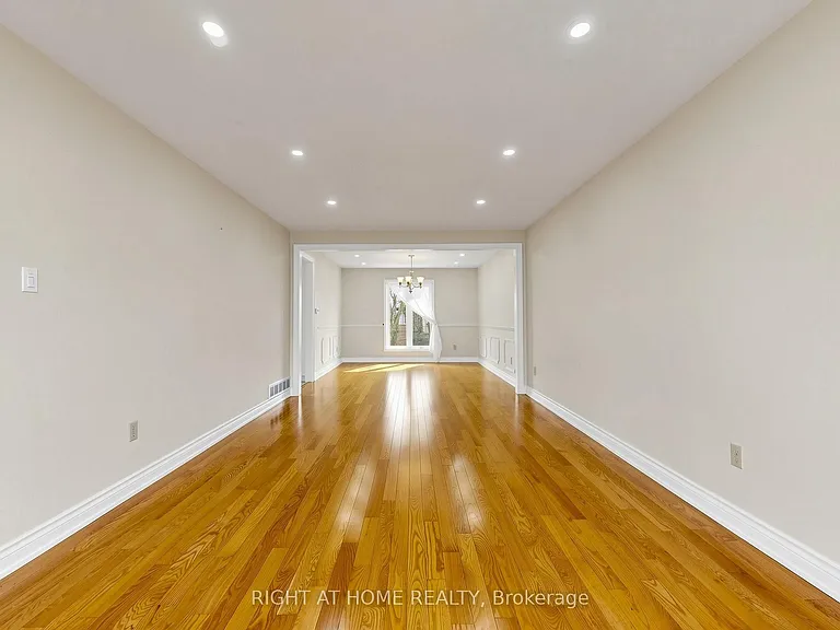86 Howlett Ave — Photo 8