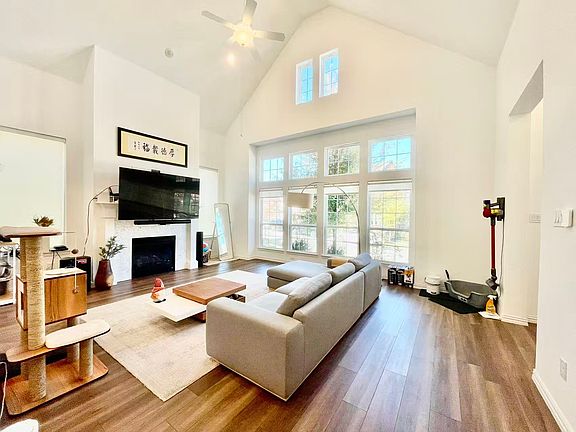 5th image of 8213 Bethpage Dr