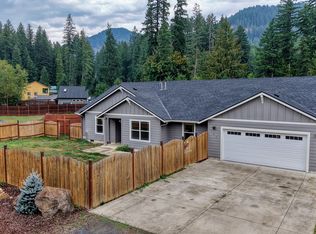 202 Edgewater Dr, Carson, WA 98610