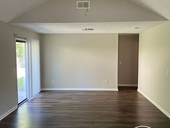 4th image of 708 Timber Ridge Trl