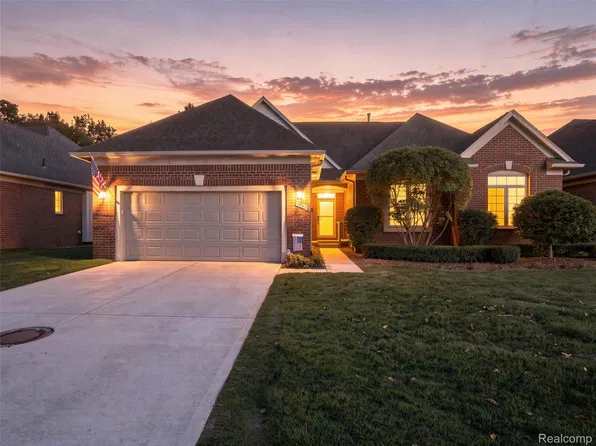 1942 Glenwood Dr, Sterling Heights, MI 48310