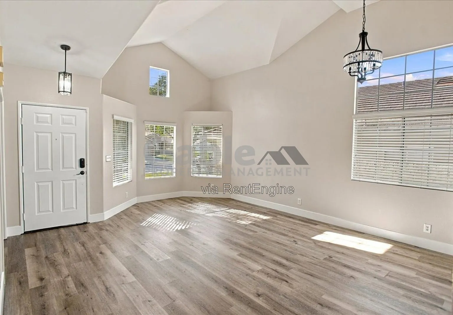 4 bed, 2.0 bath, 1600 sqft, $4,100 — Photo 3
