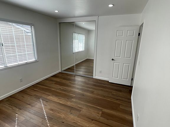 4th image of 24219 Victory Blvd