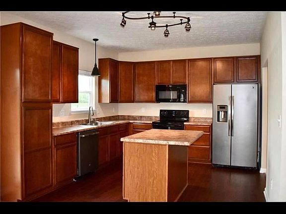 2nd image of 8419 Penbrooke Pl