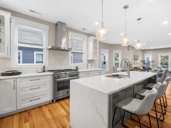 35-37 Teele Ave #2, Somerville, MA 02144