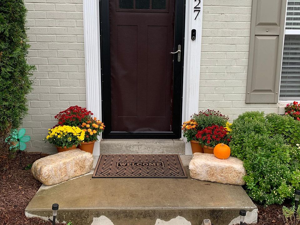 1st image of 527 Lancaster Pl
