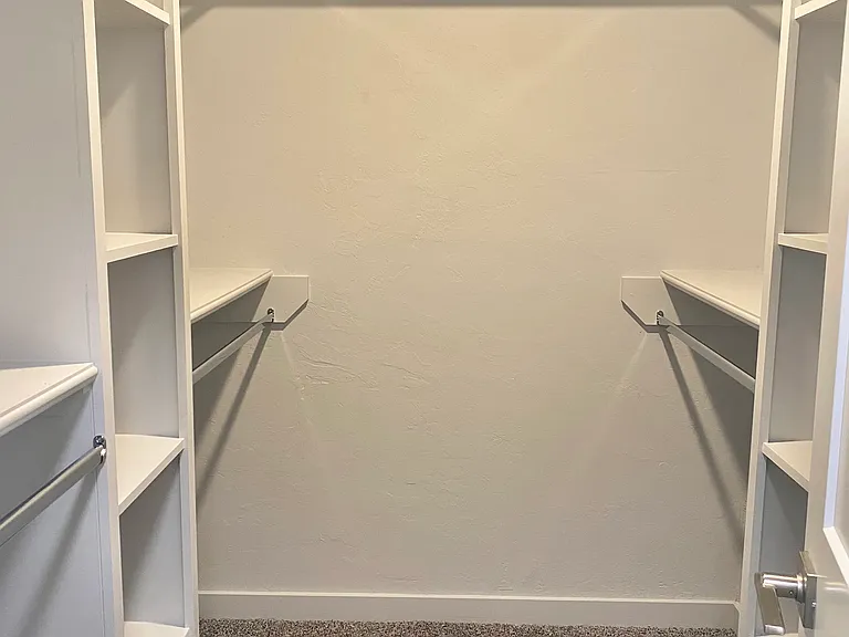 6824 NW Willow Springs Dr — Photo 16