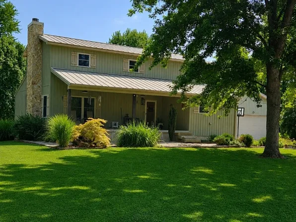 8622 N Cherryville Ln, Mount Vernon, IL 62864