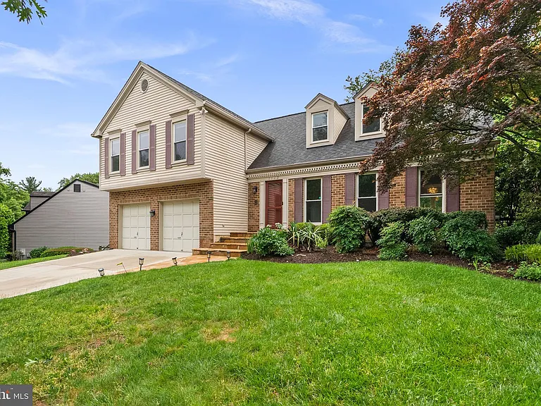 1119 Halesworth Dr — Photo 4