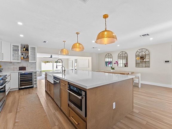 4th image of 1289 SW 7th Street