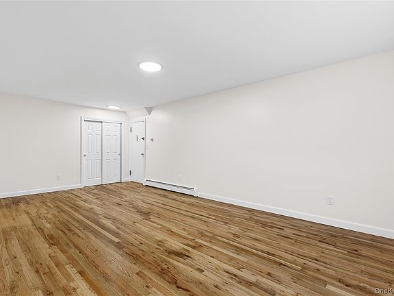 4th image of 2 Woods End Circle #L