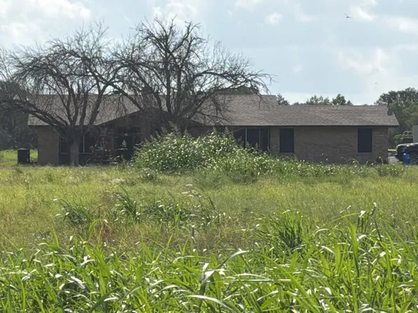 332 County Road 763, Devine, TX 78016