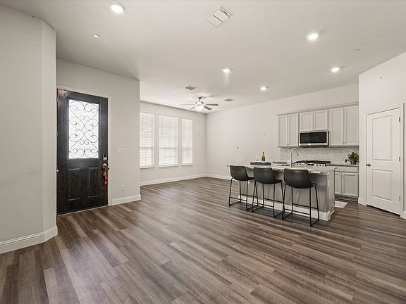 Beautiful floors and kitchen