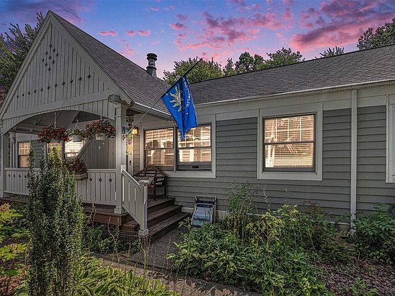 2nd image of 15577 Victor Rd #4