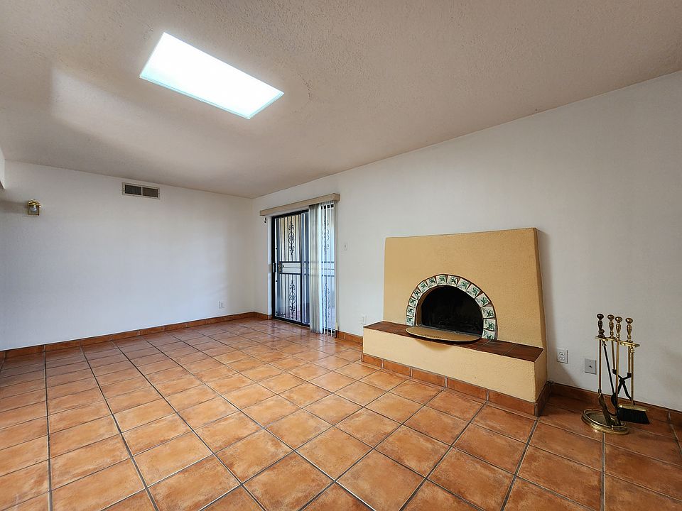 1st image of 2747 Calle Serena