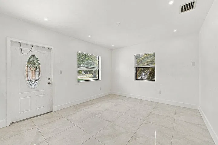 2 bed, 1049 sqft, $2,500 — Photo 4