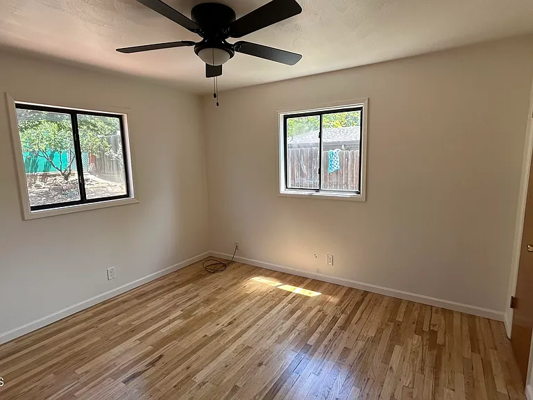 610 Flora St — Photo 6