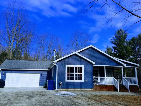 8745 4th Ave, Onekama, MI 49675