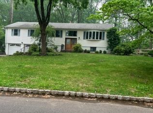 26 Cross Rd, Morris Plains, NJ 07950
