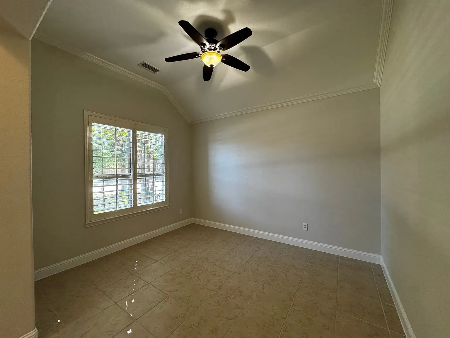 3 bed, 3.5 bath, 2339 sqft, $3,500 — Photo 2