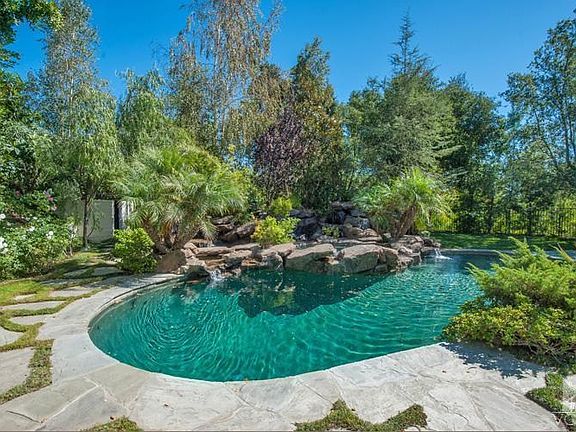 3rd image of 5697 White Cloud Cir