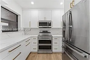 SW 71st Ave — Photo 17