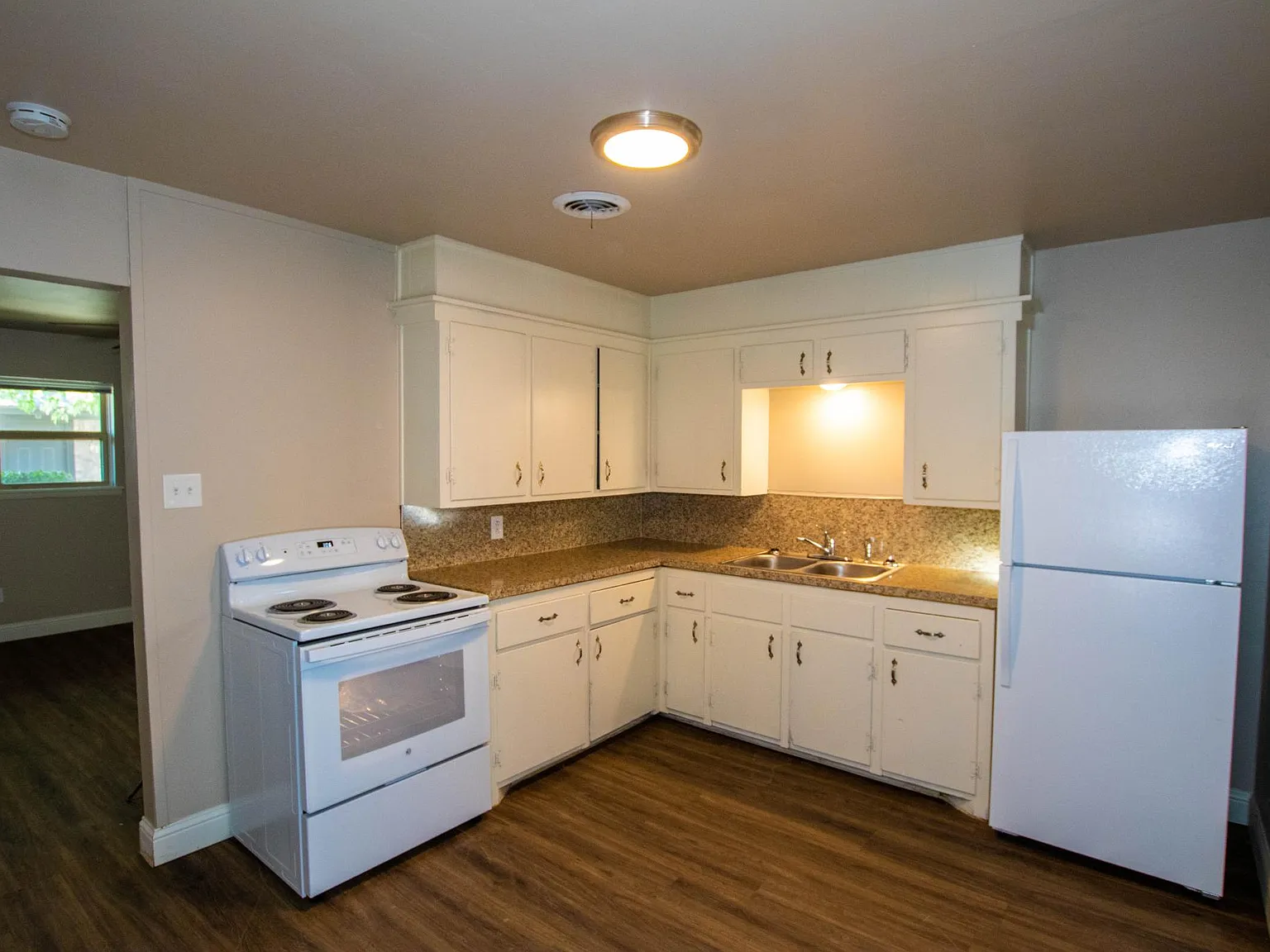 2 bed, 836 sqft, $750 — Photo 2