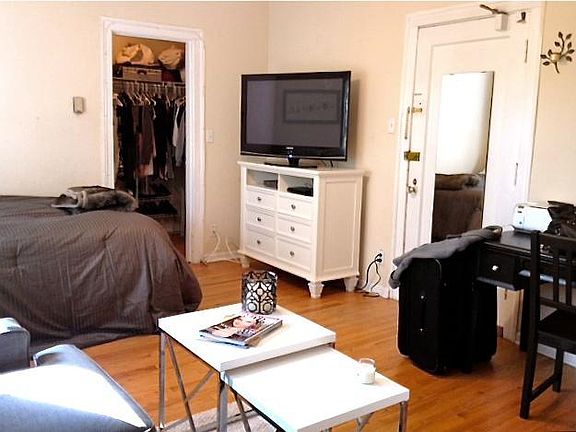 3rd image of 2146 N Dayton St #305