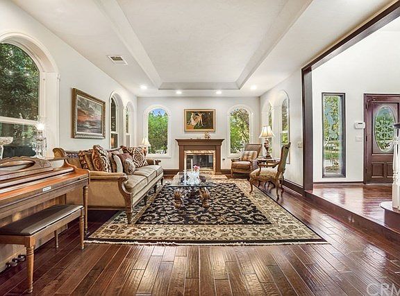 5th image of 888 Peninsula Ave