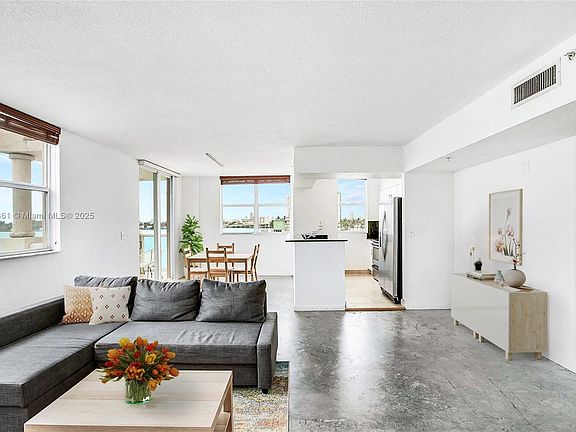 2nd image of 1625 Kennedy Cswy APT 503F