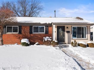 28001 Elba St, Saint Clair Shores, MI 48081