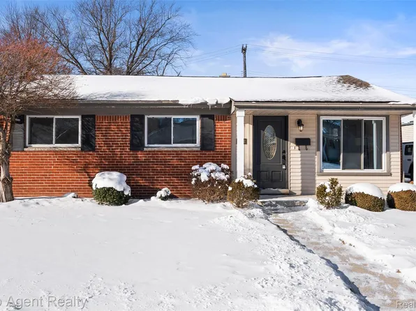 28001 Elba St, Saint Clair Shores, MI 48081