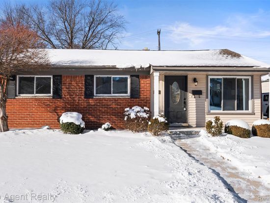 28001 Elba St, Saint Clair Shores, MI 48081