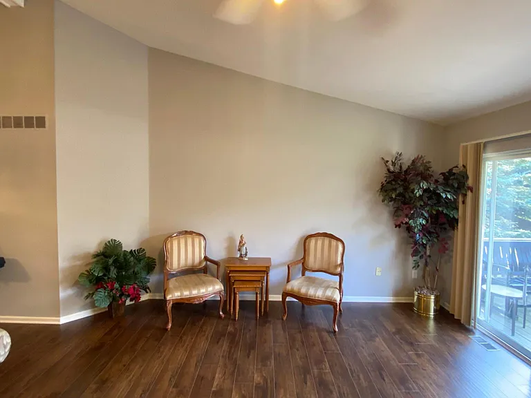 12250 Noonan Ct — Photo 2