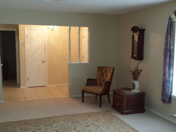 Entry Way - Front Living Rm