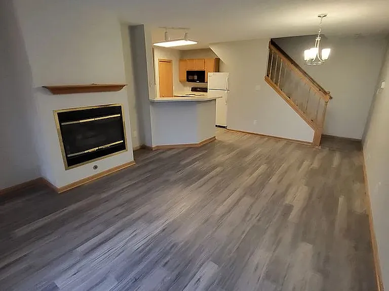 1325 SE Delaware Ave #1 — Photo 1
