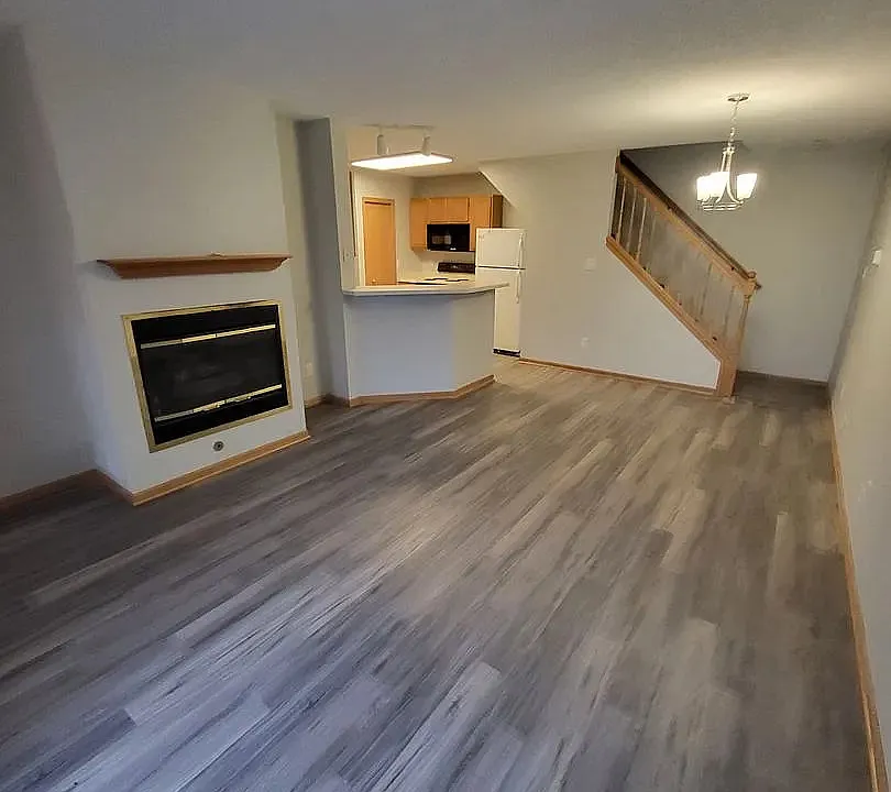 1325 SE Delaware Ave #1