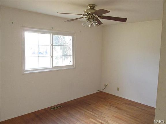 3rd image of 2125 Canterbury Dr