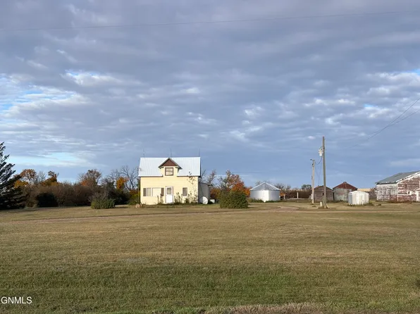 127 N Dagmar Rd, Dagmar, MT 59219