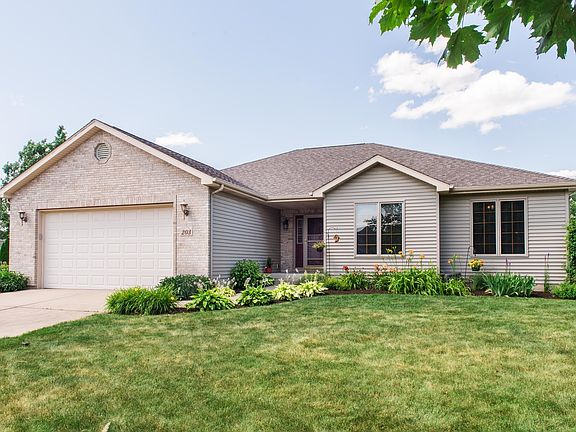 2nd image of 203 Ashwood Dr