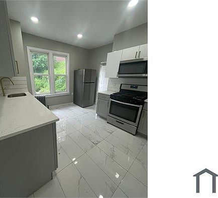 2nd image of 292 Garside St Floor 2