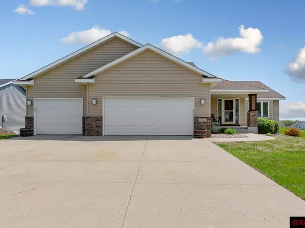 324 Cedar Trail Dr, Le Sueur, MN 56058