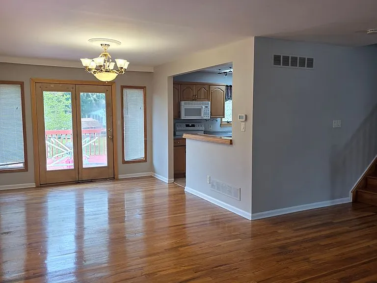 812 Leeds Ln — Photo 13