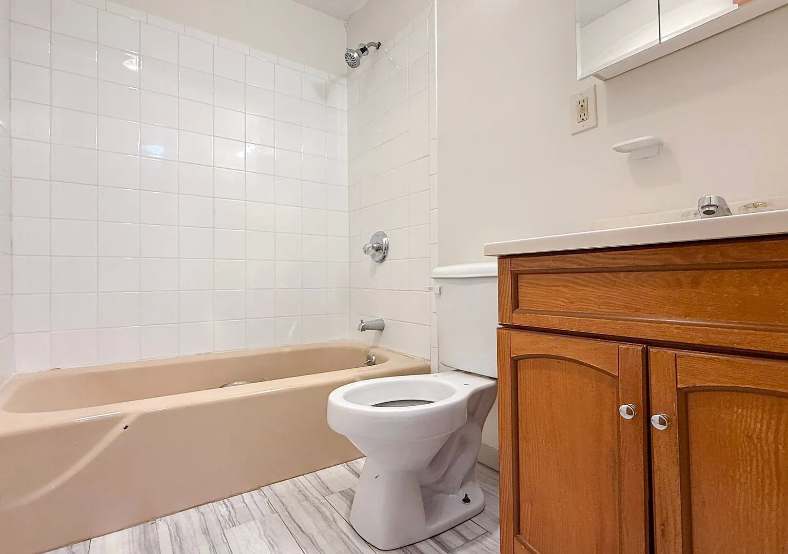 180 Bond St / Theo Investments LLC — Photo 3