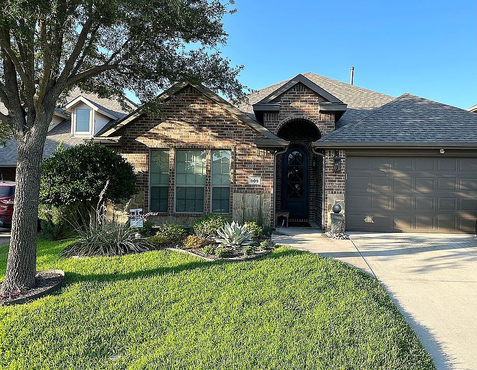 2nd image of 809 Golden Nugget Dr