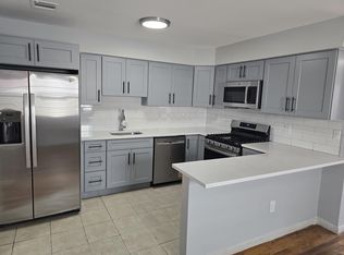 220 Clerk St FLOOR 2, Jersey City, NJ 07305