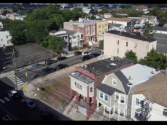 4th image of 210-212 Bergen Ave
